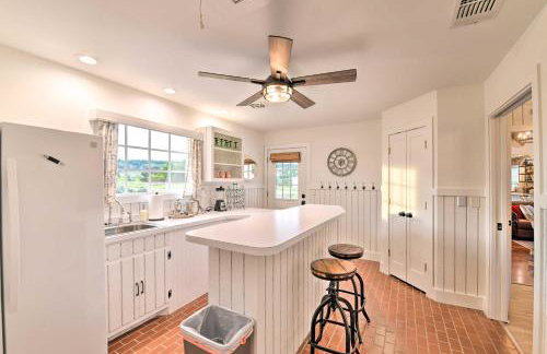 Spacious Getaway about 12 Acres, Views, and Hot Tub! - Foto 11