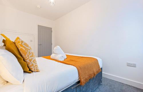 Stylish Two Bedroom Apartment - Secure Parking & Balcony 9MC - Photo 32