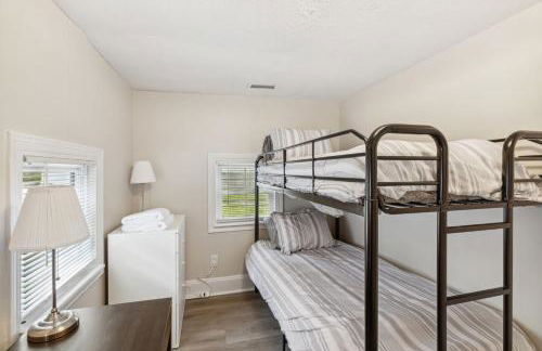 Elm Two Bedroom House in Historic Loveland - Photo 8