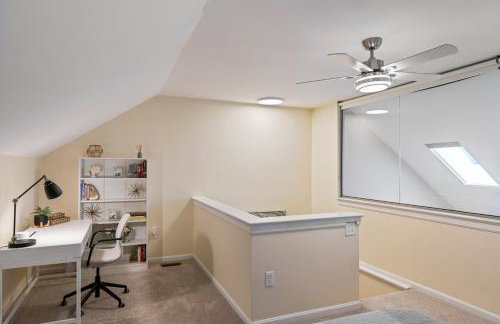 Lakeside Stay Metro, INOVA, Dining & Shops Nearby! - Foto 6