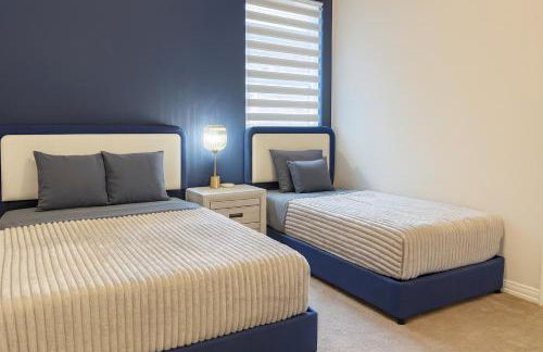 Entire Home 3BR Hidden Gem Getaway with Level 2 EV Charger, Central Location - Foto 10