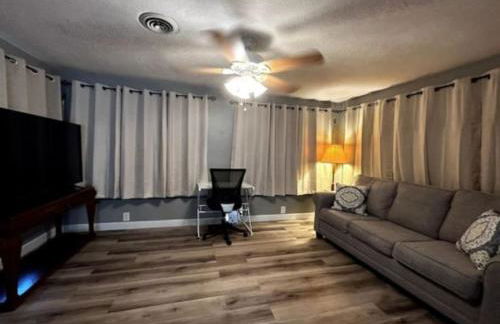 Endless Summer Oasis with a Pool - Foto 13