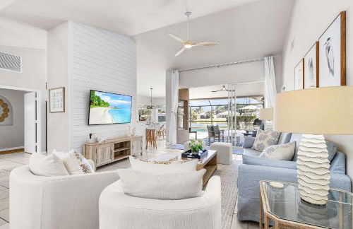 Lazy days and lake views. Beautiful Naples pool home - Foto 9