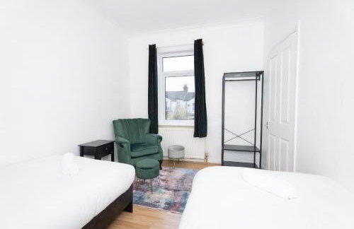 4 bed Emerald by Harlington 13 mins to central - Foto 21