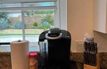 Modern 3 King Beds, Beautiful Large Backyard, WFH, Long Stays, Waterfall, WI-FI, FWY, 25 mins to Beach - Photo 27