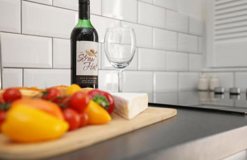 North Rd Apartment with Garden by N And N Stays Ltd, Close to vibrant Gloucester Rd with plenty of restaurants and shops near by, free on street parking - Foto 30