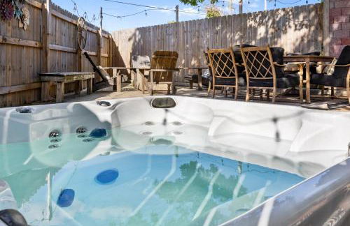 3BR Cozy Family Home with HotTub & Spacious Backyard - Foto 80