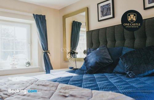Exclusive Deals l Last-Minute Specials l Free Parking I Short term Booking l Garden I Sleeps Up to 6 l 3 Bed & 2 Bath I One Castle Apartments Short-lets and Serviced Accommodation - Photo 29