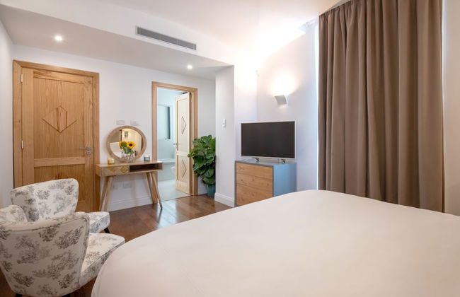 Luxury Apartment with Penthouse and Pool - Photo 6