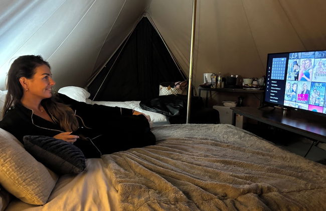 Cozy Winter Hot Tent With Log Burner, Tv & Hot tub - Photo 1