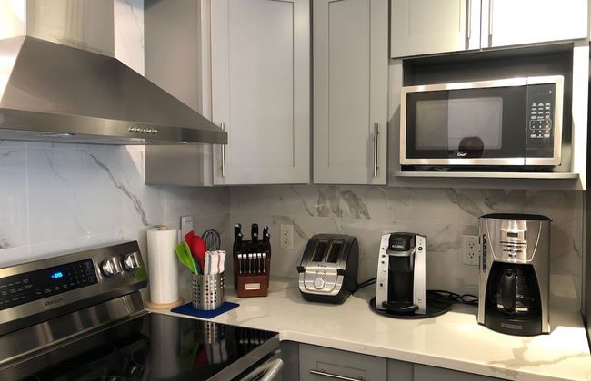 Luxurious Honeymoon & Anniversary Suite - Photo 5