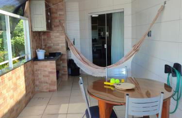 Terraço Familiar , 2 quartos com ar condicionado, 2 banheiros, churrasqueira a carvão , wi-fi, vaga para 2 carros suporta até 7 pessoas - Foto 30