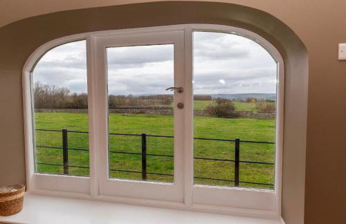 Luxury Barn - Hot Tub, Views, Stunning Location! - Pass the Keys - Photo 34