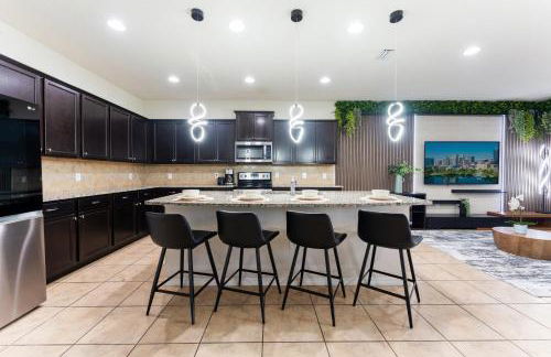 Luxury 8BR Villa with Pool, Spa, Theater & Game Room near Disney - Foto 44