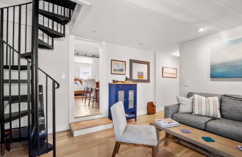 Charming Getaway 1 Block from Beach - Foto 7