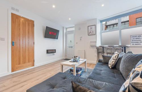 Central 2 Bedroom Apartment with Free Parking Sleeps 8 & Walk to City Centre & Arena - Foto 28