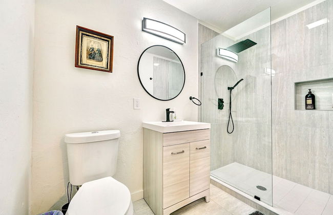 Stunning House In Convenient Location N Downtown - Photo 7