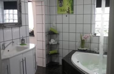 FeWo Blaue Oase, Netflix, Massagesessel, Whirlpool Badewanne - Foto 5