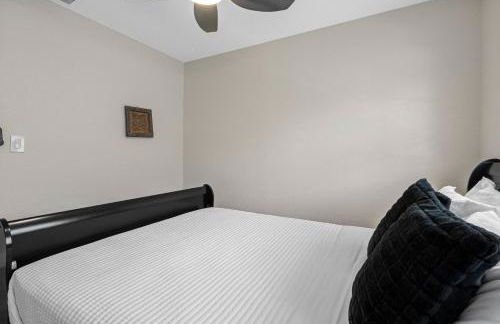 Stunning Tampa Stay Prime Location & Comfort! - Foto 35