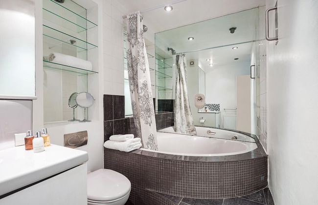 Bright and Stylish Apartment in Trendy Islington by Underthedoormat - Foto 9