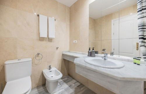 Stunning Duplex by the Golf & Terrace by the beach - Foto 24