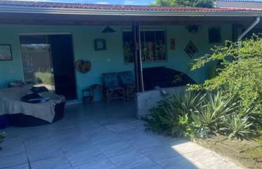 Casa com piscina a 500 metros da praia - Foto 2