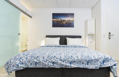 Private room #2 with King size & Single, ground floor, AC, 2min to RAB - Foto 16