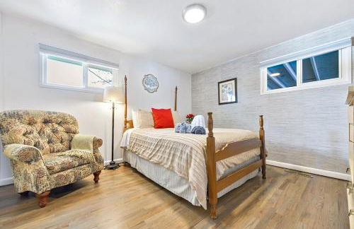 Family Perfect 4BR Home with Hot Tub, Pool Table, Fenced Yard, Cozy Fireplace, Mountain Views, Walkable Neighborhood, Near Parks, Dining, and Adventure - Foto 37