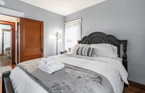 Lakewood Bed & Biscuit - Pet Friendly - Mins to LKWD Park - Foto 8