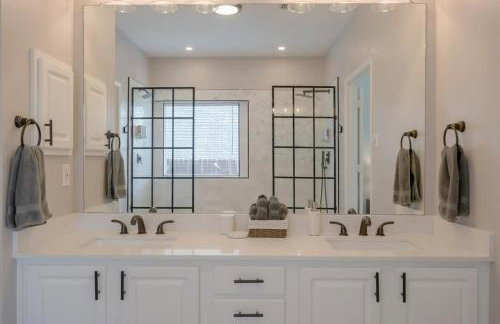 Pearl White Dream Home With Private Pool & Theatre - Foto 23