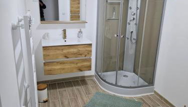 Appartement Bohème 4 personnes à 12 min du Puy du Parc - Foto 3, towels, Shower