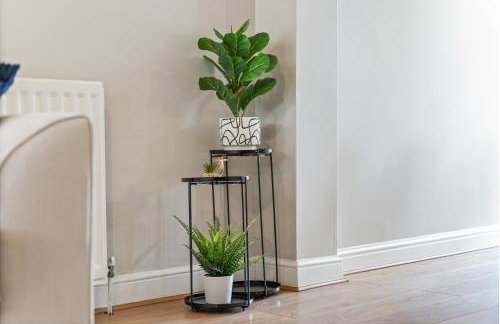 4 to 6 Beds Van Parking South Birmingham NR Edgbaston Solihull Relocations Insurance and Work Bookings Welcome - By Samina - ARZ Stays - Foto 21