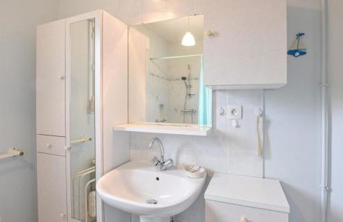 Beautiful Home In Créances With Wifi - Foto 24