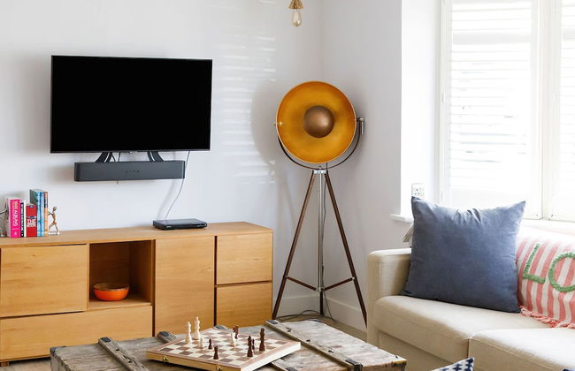 Coastal Retreat for 6 Close to Beaches - Photo 3