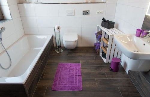 Moderne Ferienwohnung-Seenähe-Terrasse-Parkplatz-Wallbox-Fahrradparkplatz - Foto 18