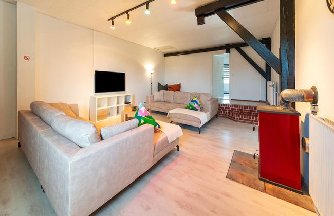 Spacious Villa With Tennis - Photo 19