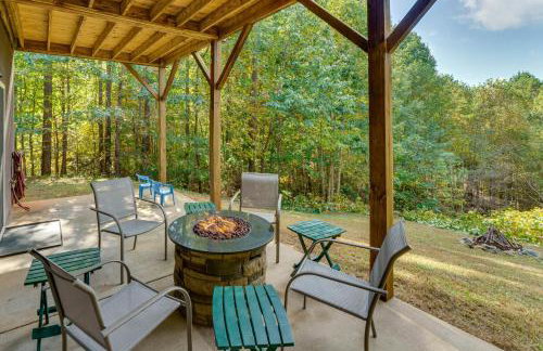 Serene Cabin with Deck and Fire Pit in Blue Ridge Mtns - Foto 1