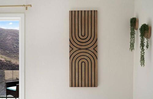 Mountain View 2BR 1 Bath Retreat with Private Lanai - Photo 31