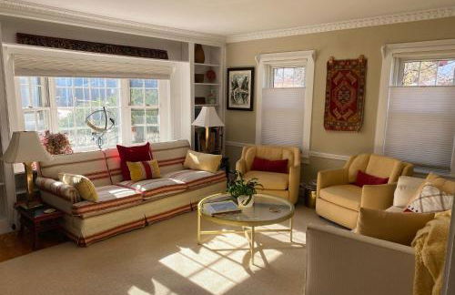 Charming 4BR colonial close to downtown - Foto 2