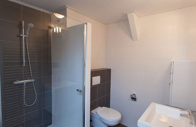 Nice Bungalow in a Holiday Park Near Maastricht - Photo 5