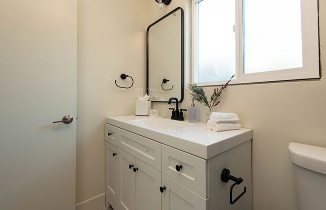 Stunning Studio Near DTLA - Photo 20