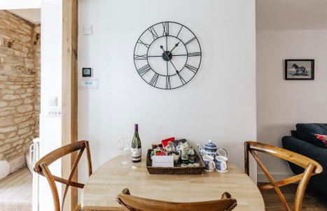 Delightful Cotswold Cottage for two, Log Burner, Garden & Dog Friendly - Photo 13