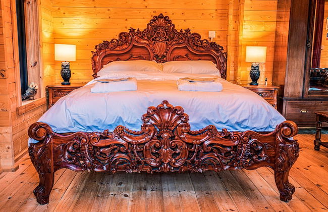 Owl Lodge With Hot Tub and Massage Treatments - Photo 2