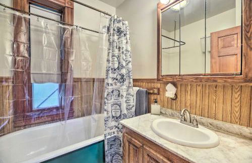 Historic Apartment - Half Mi to Lake Champlain! - Foto 15
