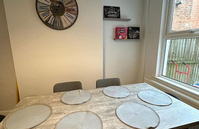 3 bed Chill Glouc With 3 Bedrooms and 1 Bathrooms - Photo 3