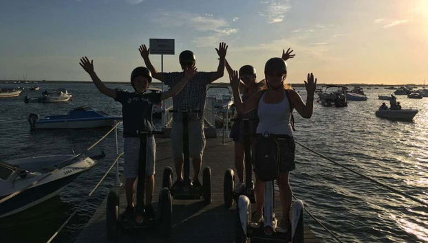 Durante el tour en segway por el Faro más cultural
