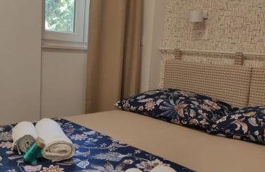 Omis apartment - near beach and town center, ground floor with small garden - Foto 9