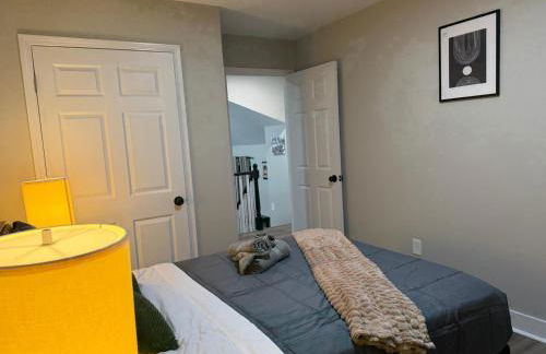 Spacious 5 bedroom single family home sleeps 12 with driveway near DC - Foto 9