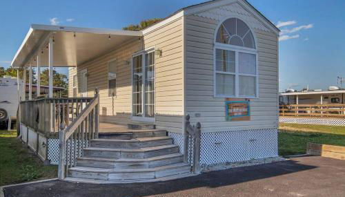 Surf City 2BR Model Home with Pool and Boat Ramp Access - Foto 1