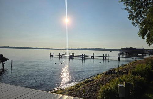 Elena's Lake Cottage - A Cozy Lake Getaway - Foto 8